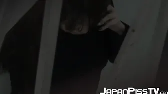Hidden porn video – Japanese lady filmed while peeing with hidden cam