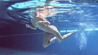 Mary Kalisy shows her hot big ass underwater