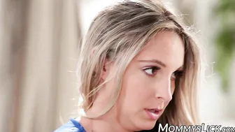 Young dyke fucks with her mommy and obeys to her orders