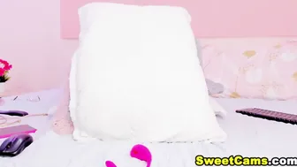 Latina loves to cum on webcam at sweetcams.com