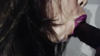 Stepmommy Helps me to Pissing inside a Glass using her Mouth