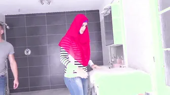 Curvaceous muslim Cutie shows some skill