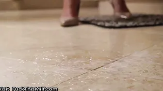 Half-naked stepmother flashes pussy to seduce stepsonJoin Br 3
