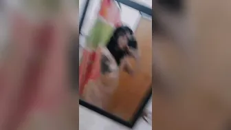 Valen experta chupando verga