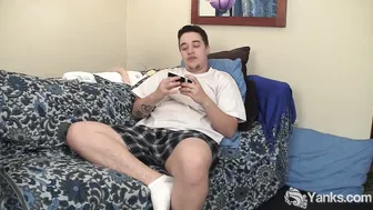 Transgender Skyler Fucks Himself