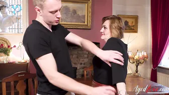 Chris Cobalt fingers pussy of Kugar Lush
