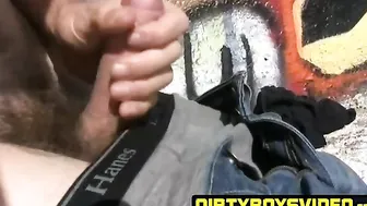 Sweet little twinkie masturbates while playing with asshole