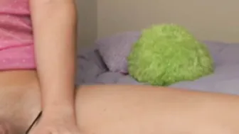 Hot amateur babe masturbates and cums in her cute panties