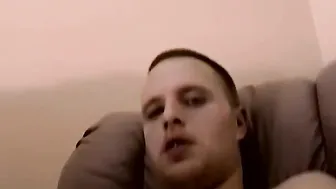 Gorgeous twink Keith receives a nice head from a sexy Jason