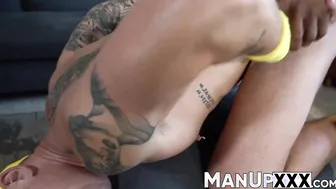 Tattoed gymer gets his ass fingered and licked