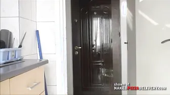 Girls Flashing porn video – Answering the Door Fully Nude for Pizza Dude