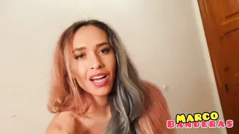 Briana Banderas chupando point of view leche en la cara