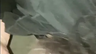 Un mec se fait un travelos
