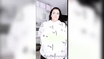 Big Tit British cunt with mouth measuring her boobies