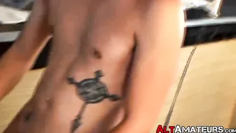 Alternative amateur spitroasted in hardcore threesome