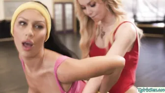 Ts Gracie fucks Quennie during their yoga session