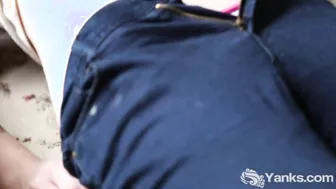 Maes Sexy Pussy Rubbing