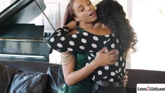 Milf Penny Barber licked by Alexis Tae