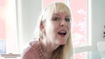 HeiSSe milf und ihre Schwester teilen sich den Schwanz