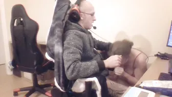 Sucking Off Husbands Penis whilst he is Online with his Friends.