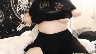 Busty Babe dildoing her creamy pussy live