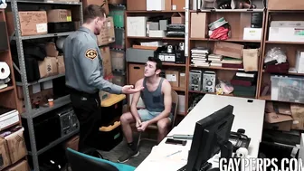Officer catches young thief and hammers his tight ass bare