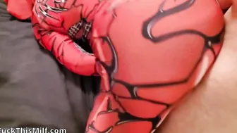Curvy spider-pawg twerks on dick