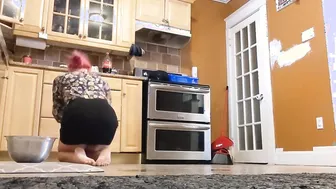 Free-use Housekeeper wants you to Jerk off while she Cleans the Floor