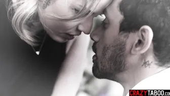 Sex addicted babes fucks lucky therapist