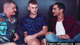 Becomes porn video – Jack Waters and Jordi Massive spitroasted an Xtian Mingle