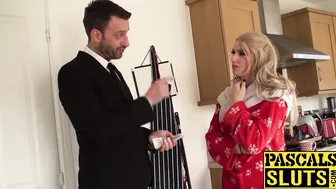 Beautiful blonde chick Jasmine gets her pussy streched wide