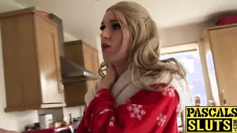 Beautiful blonde chick Jasmine gets her pussy streched wide