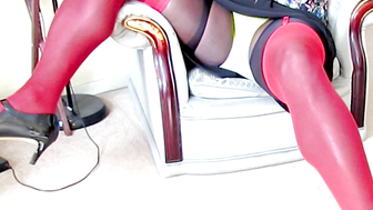 BG70 Red Stockings Upskirt Flasher