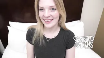 This brand new teen amateur is wearing yoga pants