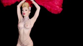 Shining burlesque babe reveals her boobs