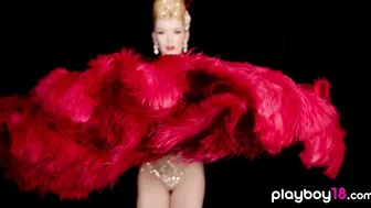 Shining burlesque babe reveals her boobs