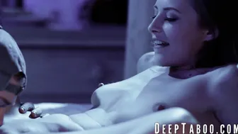 Hottie Kyler Quinn barged in to have sex with the nerdie