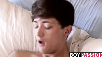 Solo twink Zack Love dildos his tight ass hole and jerks off