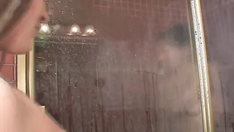 Amia More and Kylie Haze love lesbian in the bathroom