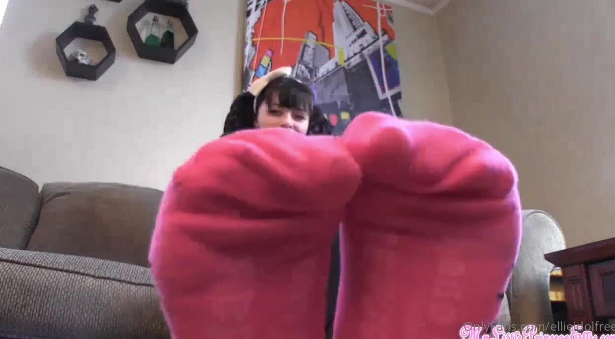 Amazing Soles In Pink Stinky Socks
