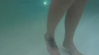 Little teenagers caught swimming inside bikini