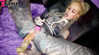 Anuskatzz wants extreme anal insertion to squirt