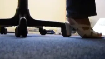 Isabelle une secrétaire mature me dévoilant ses magnifiques pieds odorants 1
