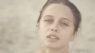SUPERBE MODELS - Innocent Hot Teen Shows Off Her Nubile Naked Body