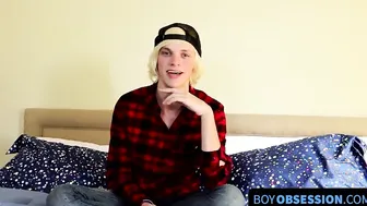 Twink blondie Kayden imparts his performance experience to everybody