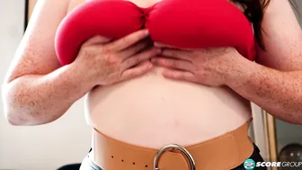 Nikki Busty: Strip  Play