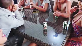 folla a sus hermanastros en medio de una conversación familiar 6