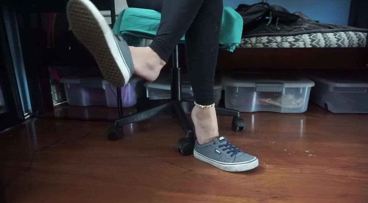kaii shoe dangle