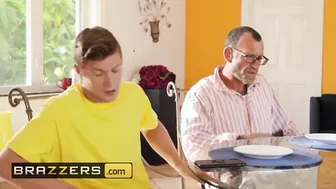Brazzers - Milf huge tit stepmom Lexi Luna fucks stepson