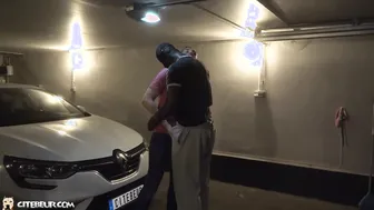 Grigny La Grande Borne - Mamadou Fait Crédit À Un Bobo De Paname [Flokossama]